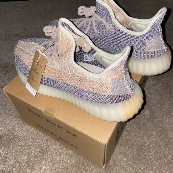 Yeezy Boost 350 v2 Ash Pearl - Picture 4 of 11
